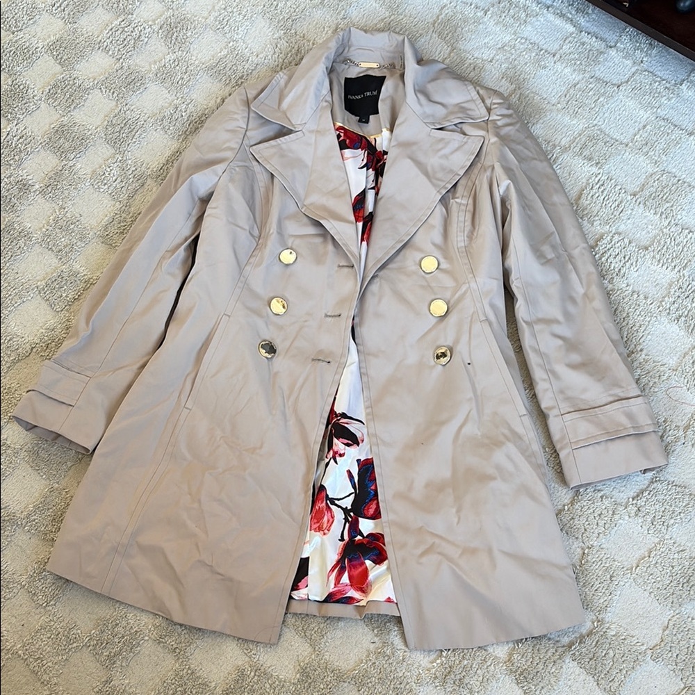 Elegant Beige Women's Coat